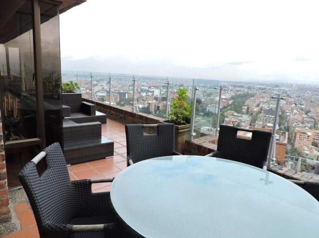 Apartamento de 3 alcobas en venta en El Refugio, Bogotá, 338 m² · foto 12 de 20