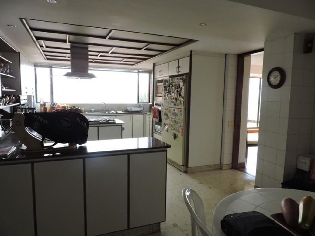Apartamento de 3 alcobas en venta en El Refugio, Bogotá, 338 m² · foto 14 de 20