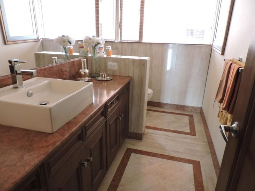 Apartamento de 3 alcobas en venta en El Refugio, Bogotá, 338 m² · foto 6 de 20
