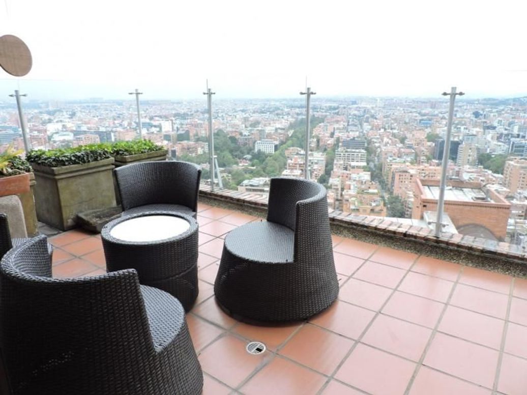 Apartamento de 3 alcobas en venta en El Refugio, Bogotá, 338 m² · foto 10 de 20