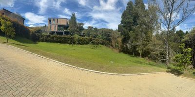 lote en el alto de las palmas después de restaurante sancho paisa. Parcelación PRADOLARGO. 1840 metros con topografía plana y via cerrada . reserva natural. Índice de ocupación de 20%. Clima agradable. CERCA DE: VIVA PALMAS Y MALL INDIANA, Mercados(Carulla, Éxito, D1, Merca-ajuste), Farmacias(Pasteur, Droguería Alemana, Colegios(Fontan, TheColombusSchool, TheodoroHertzl, Alcaravanes, Monte Mayor), Universidad Escuela de Ingenieros de Antioquia, Múltiples restaurantes, Gimnasios, Papelerías, ferreterías etc. A SOLO:16 min. del tesoro,24 min. de sandiego,19 min. del aeropuerto.


 

 
