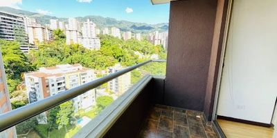 ¡Tu nuevo hogar te espera! 

Arrienda este cómodo y amplio apartamento de 90 m², ubicado en una unidad cerrada completa, ideal para disfrutar en familia con seguridad y todas las comodidades.

 Características del apartamento:

3 alcobas con excelente iluminación

2 baños modernos

Sala-comedor amplia y acogedora

Cocina integral

Zona de ropas

Parqueadero privado

 Unidad cerrada con zonas comunes que incluyen:

Piscina

Gimnasio

Salón social

Juegos infantiles

Zonas verdes

Portería y vigilancia 24/7

 Canon de arriendo: $3.700.000 mensuales (incluida administración)

Un espacio ideal para quienes buscan comodidad, seguridad y una excelente ubicación.

 ¡Contáctanos y agenda tu visita!