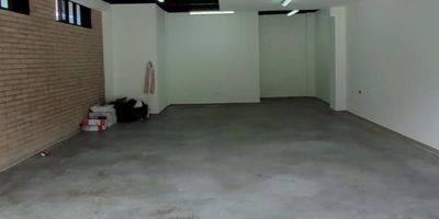 Presentamos esta propieda tipo local comercial en venta en  el municipio de Santa Rosa de Cabal barrio Oriental. Este local cuenta con matriculas de servicios publicos independientes, 72 m2, porton tipo cortinas y un baño.
