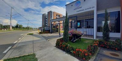 Hermoso apartamento para estrenar en parque natura , consta de sala comedor, cocina integral, zona de ropas, dos cuartos con buenos acabados, ambas habitaciones  con closet en madera, buena iluminación, habitación principal con baño privado,  amplias zonas verdes, con piscina para adultos y niños más una cancha de baloncesto , parqueadero privado , portería, vigilancia 24/7, cerca de vías principales. AGENDE SU CITA ¡LLAMANOS YA!