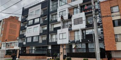 ARRIENDO aparta estudio ec Cedritos edificio ALTOS DE ROSA BLANCA ubicado en la callae 144 No 16-34, consta de: area 42m2 en un solo ambiente, sala comedor habiración , un baño cocina integral, un garaje, edificio inteligente, cerca a la calle 19 , autopista norte, calle 145 , rodeado de zona bancaria, excelentes restaurantes, comercio en general, universidades y colegios 
