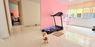 Apartamento en venta en el conjunto residencial Boulevar del puente el cual se compone de ascensor, salon social, zona BBQ, GYM, zona infantil, piscina para adultos y niños, zona BBQ, vigilancia y parqueadero. Por otra parte, el inmueble se compone dos habitaciones mas un estudio, dos baños uno de ellos en la habitacion principal, cocina integral, zona de ropas. El inmueble cuenta con espacios amplios, excelente iluminacion y una ubicacion estrategica muy cerca de toda la zona comercial del sector. Su valor de venta es negociable. Escribenos y agendamos cita para conocer el inmueble