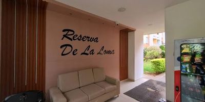 Se arrienda hermoso apartamento en Piedecuesta, estrato 4! De 63 metros, 3 habitaciones, 2 baños, sala-comedor, cocina con gabinetes inferiores y estufa, zona de ropa y balcón, ubicado en un cuarto piso con co-parqueadero cubierto asignado. Situado en una zona tranquila, el conjunto cuenta con piscina, gimnasio, zonas verdes, parque infantil y salón social, además de vigilancia 247 para tu seguridad. ¡No pierdas la oportunidad de vivir en este maravilloso lugar!