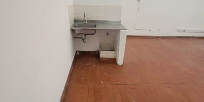 Se arrienda bodega de 216m2 en excelente ubicación. Ubicado en Otraparte, zona exclusiva de Las Vegas, Envigado. Primer piso, muy iluminado y ventilado, ideal para todo tipo de Negocios bodega, taller, comercio, oficinas. Parqueadero propio para clientes, fácil acceso y parqueo. Alta afluencia de público diario gracias a su localización estratégica.

El valor del canon de arrendamiento es mas I.V.A.
