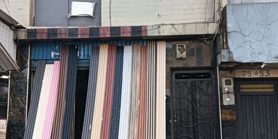 Local en segundo piso, cerca a la terminal norte de transportes.