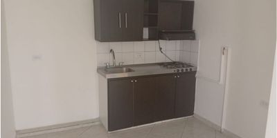 Te presentamos este apartamento en arriendo situada en una tranquila zona residencial de bello trapiche. Cuenta con 3 alcobas, 2 baño, cocina integral con red de gas, salon comedor, zona de ropas, mide 70 metros. Es en unidad cerrada, porteria 24 horas,juegos infantiles, piscina...La ubicación es excelente,con fácil acceso a transporte público, centros educativos y recreativos.¡Contáctanos para agendar una visita!
