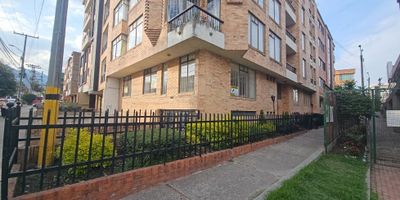 APARTAMENTO EN VENTA, BARRIO ALGARRA ZIPAQUIRÁ 

Area de 82 m2 en un 1 piso, cuenta con parqueadero descubierto, deposito, sala comedor, cocina integral, zona de lavandería, 3 habitaciones, 2 baños.

Excelente ubicación cerca a vías principales, trasporte público, supermercados e instituciones educativas.