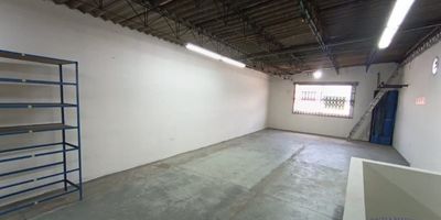 Bodega de palace  tercer piso 125 m2  cuenta  con un solo salón y un baño  zona muy comercial  perfecto para tu negocio. Para mas información: 3209646693Alejandro Vanegasasesor comercial Arrendamientos Su Vivienda
