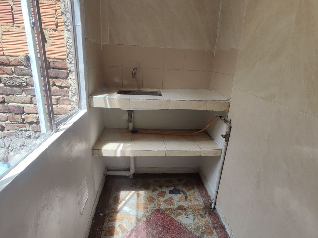 Casa de 6 alcobas en venta en Bellavista Occidental, Bogotá, 133 m² · foto 9 de 20