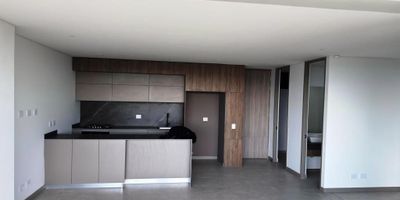 Apartamento en arriendo en Cerritos en unidad cerrada cerca a rutas de transporte público y servicios complementarios de la zona. Cuenta con salacomedor, pisos en cerámica, tres habitaciones, tres baños, cocina integral en mesón de mármol, estufa, calentador a gas, zona de ropas y patio. La unidad posee de un parqueadero cubierto con cuarto útil, ascensor, piscina, gimnasio, parques infantiles, zonas verdes, circuito cerrado de tv, vigilancia y portería las 24 horas. Inmueble sujeto a verificación de disponibilidad.