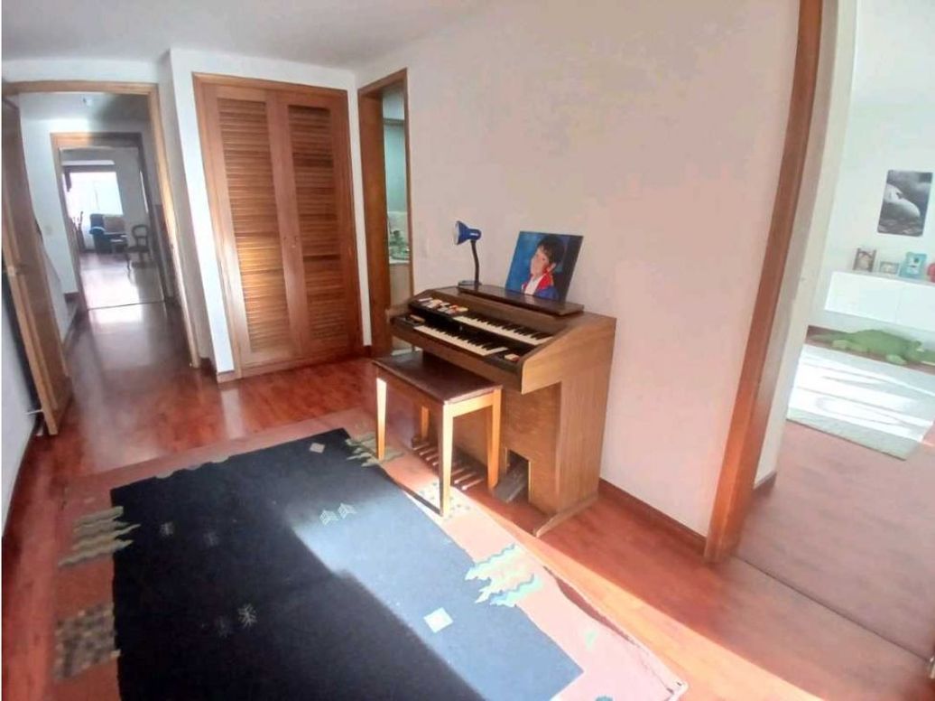 Apartamento de 4 alcobas en venta en Santa Barbara Central, Bogotá, 210 m² · foto 4 de 14