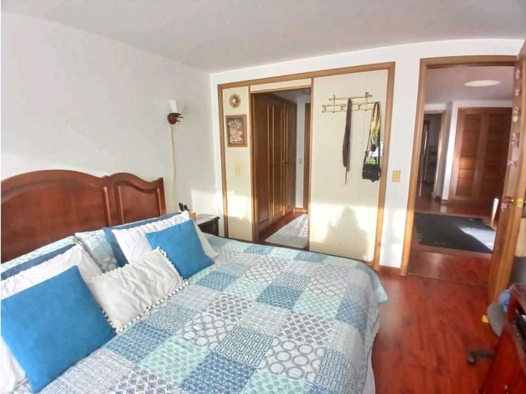 Apartamento de 4 alcobas en venta en Santa Barbara Central, Bogotá, 210 m² · foto 5 de 14