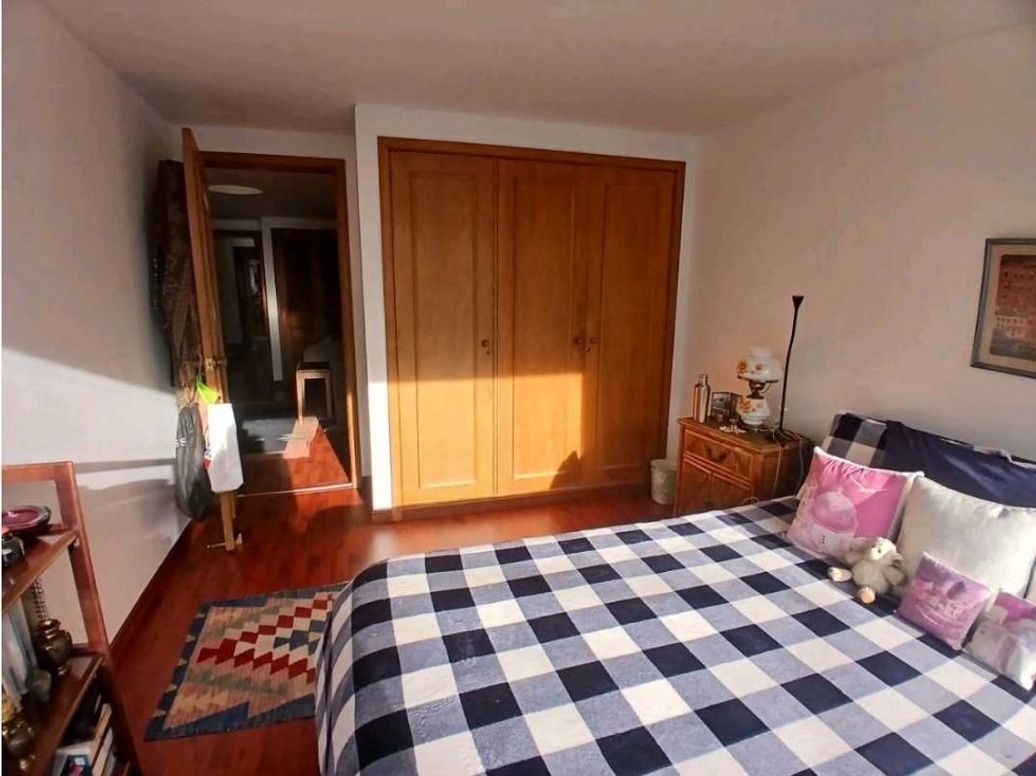 Apartamento de 4 alcobas en venta en Santa Barbara Central, Bogotá, 210 m² · foto 2 de 14