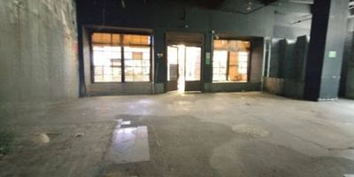 Local comercial para arriendo, en reconocido Centro Comercial de la ciudad de Medellín, cerca de la autopista norte y  Terminal del norte, alto flujo peatonal, excelente vitrina, 177 mts, para mayor información comunicarse con nuestras líneas de atención.