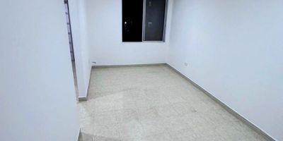 A la venta lindo apartamento ubicado en el sector de Cuba Santa Clara. Esta propiedad de 43 m2 se encuentra en el cuarto piso sin ascensor y se distribuye de la siguiente manera sala comedor, cocina totalmente remodelada, zona de lavanderia, tres habitaciones y baño completo totalmente remodelado con division en vidrio.

Cuenta con excelentes vias de acceso y transporte publico, ademas de estar rodeado de escenarios deportivos, parques, colegios, jardines, entre otras ventajas que hacen de este inmueble una gran oportunidad de valorizacion e inversion.