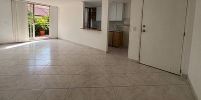 GRAN OPORTUNIDAD DE INVERSION!!! POR EXCELENTE UBICACION Y COMODIDADES

APARTAMENTO PRIMER PISO MILAN ENVIGADO

Ubicada en Condominio, parte plana, muy cerca a Viva, Mayorca, redes de servicios, estación metro.

Porteria 24/7

Con derecho a los servicios del Parque Club Milan, piscina semiolimpica, cancha fútbol, basketball, senderos caminantes, gimnasio al aire libre, salones sociales, zona bbq. Juegos infantiles.

Área 100 mts.

3 Habitaciones , 2 baños, cocina integral, zona social amplia, terraza 

Parqueadero privado cubierto

Libre de todo gravamen.

ADMINISTRACION$375000

INVERSION $570.000.000

Zonas comunes