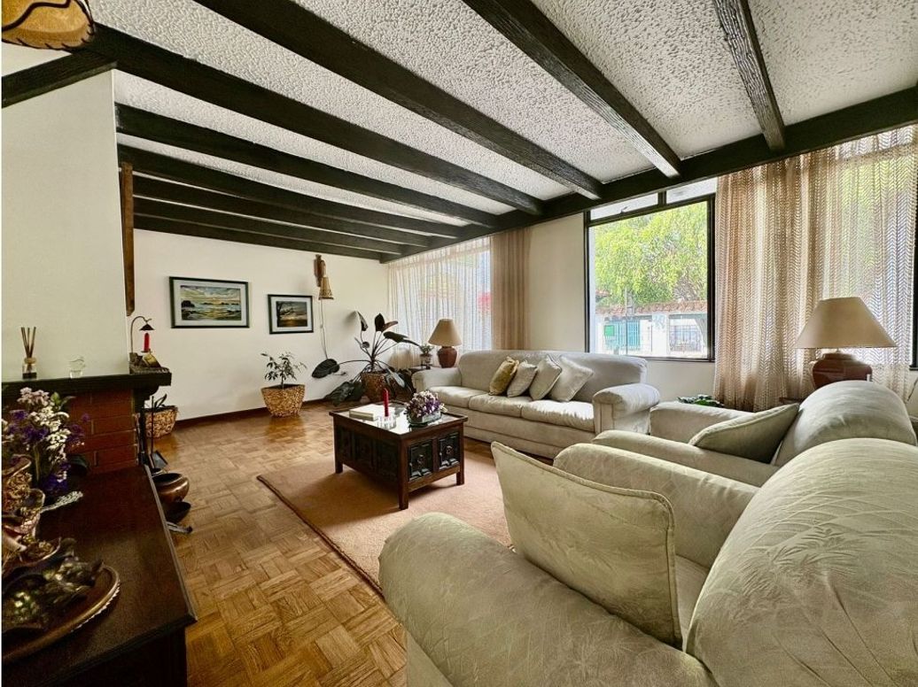 Casa de 4 alcobas en venta en Pontevedra, Bogotá, 250 m² · foto 4 de 17