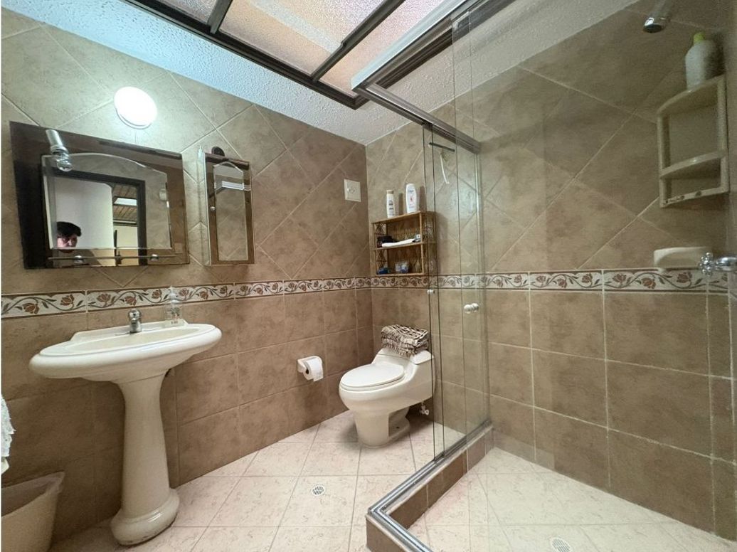 Casa de 4 alcobas en venta en Pontevedra, Bogotá, 250 m² · foto 14 de 17