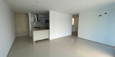 Apartamento en  piso alto con vista a la ciudad, tiene un área de 102.16 metros, consta de sala-comedor, cocina integral, pantry, balcón estar de alcobas, tres alcobas, dos con closets, la principal con vestier y baño interno, baño auxiliar,  zona de labores, cuarto y baño de servicio, un parqueadero sencillo, pisos en porcelanato. Edificio con vigilancia privada, lobby, zonas verdes, piscina, canchas,  juegos infantiles y ascensor. Vr. canon $ 3.281.486 incluida administración.