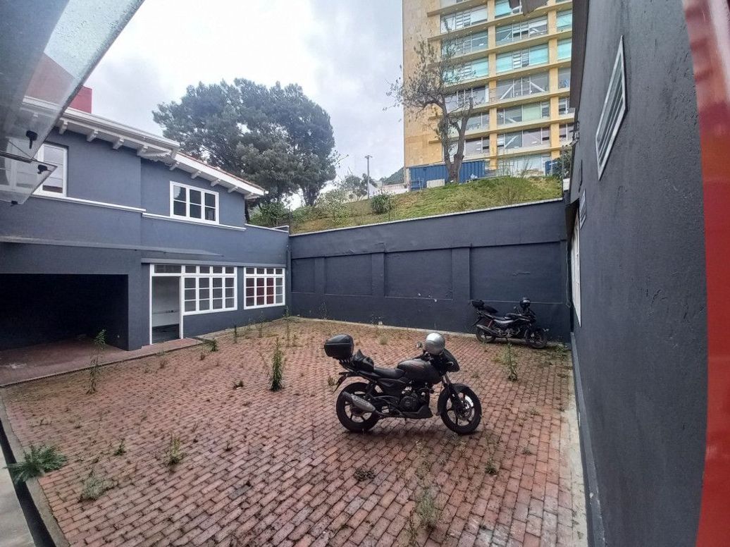 Casa de 4 alcobas en venta en Pardo Rubio, Bogotá, 471 m² · foto 6 de 13
