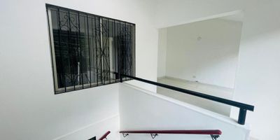 Apartamento 201  excelente ubicación , sala comedor, habitación principal con baño y closet , segunda habitación con closet y baño, closet de linos, cocina y zona de oficios  Parqueadero para 1vehiculo