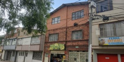 Apartamento en arriendo en el Restrepo, totalmente remodelado,  consta de 45 metros cuadrados distribuidos en 2 habitaciones con closet, 1 baño, cocina a gas, zona de lavandería independiente, pisos en cerámica, vista interior con muy buena iluminación natural, excelente ubicación, cerca al parque  principal la Valvanera, zona comercial, cerca a bancos, comercio  y transporte publico cercano.