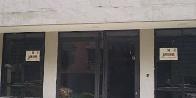Excelente Apartamento, edificio tranquilo, vista a zona verde, cerca a supermercados, rutas de buses, Iglesia, fácil acceso, una alcoba con closet, baño, salón comedor, cocina integral, $ 1900.000, incluidos los servicios de agua, luz , gas e internet por wifi, puerta de seguridad, posibilidad de parqueadero para moto en 100.000 pesos mensuales, contacto Andres Jimenez 313 6837000