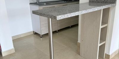 Vendo Apartamento en ciudad Meléndez, sector valle del Lili, octavo piso con ascensor y parqueadero privado cubierto. área de 65m2, consta de tres habitaciones la principal con baño y closet, baño social, sala comedor, cocina semi integral, zona de oficios y balcón.

el Conjunto cuenta con Piscina para adultos y niños, amplias zonas verdes, salón social.
