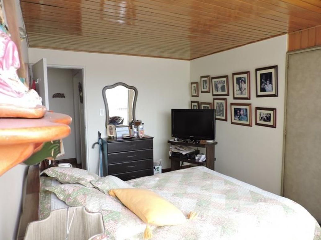 Apartamento de 3 alcobas en venta en Cedro Salazar, Bogotá, 117 m² · foto 10 de 13