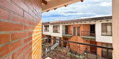 Casa en unidad cerrada con todo lo que necesitas para vivir con comodidad y tranquilidad

3 alcobas
3 banos
Estudio
Amplio patio
Parqueadero cubierto
Cuarto util

Ubicacion estrategica sobre la Avenida Sur cerca de todo lo que necesitas

Valor 480000000