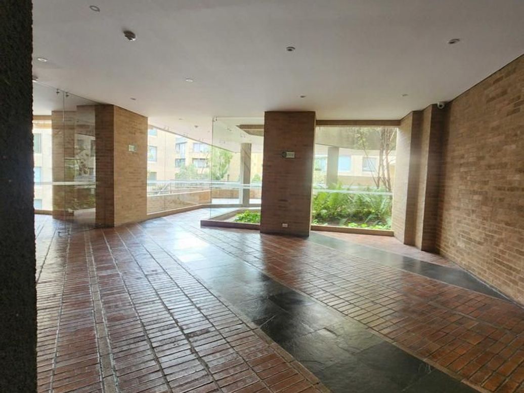 Apartamento de 3 alcobas en venta en Niza Suba, Bogotá, 275 m² · foto 3 de 18