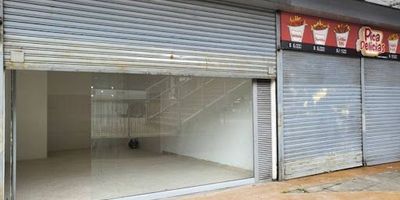 Excelente local de uso Mixto comidas o comercio, con vitrina, centro comercial con acceso directo a la estación metro Universidad, un centro comercial rodeado de una de las zonas mas turísticas de la ciudad, jardín botánico, parque explora, planetario, ruta N, parque Norte y cerca a las mejores clínicas de Medellin, en zona de comidas, coworking, gimnasio, local de 25 m2, con red de gas, 4500.000 mas iva, mas administración, contacto Andres Jimenez 313 683 7000