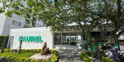 Apto en conjunto Laurel en renta
Ubicado en el sector de Bochalema Kachipay
En piso 2. 
Cuenta con 2 alcobas, un estudio, 2  baños, balcón con una agradable y tranquila vista hacia zona verde
El conjunto cuenta con parques comunes, zona social con piscina y juegos para niños 
Es un apto nuevo, para estrenar con muy bonitos acabados
La administración está incluida en el precio