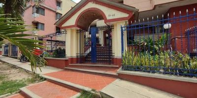 Traemos para ti este excelente apartamento de primer piso, cercano a las Universidades CUC Y Simón Bolívar. se encuentra en Conjunto Residencial cerrado y esta a unas pocas cuadras del centro comercial Portal del Prado.  