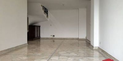 Excelente bien inmueble, estado, distribución, espacios, luz natural, unidad cerrada, cerca a, trasporte integrado metro, ruta de buses la centro de la ciudad, al municipio de Itagüí, sabaneta, estación Ayurá, envigado.  iglesias, san marcos, la niña maría y parque principal de envigado.  comercio, tiendas D1, tiendas ARA, euro la frontera, farmacias, plaza de mercado, Mall viva envigado, éxito las vegas, Mall sao pablo, farmatodo en la aguacatal, colegios, san marcos, la sallé, escuela de ingenieros de Antioquia, benedictinos, colombo, universidad eafit, universidad envigado y demás.