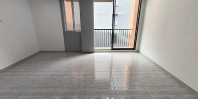 [ARR] ID HOUM: 158063

Entérate de todos los beneficios al arrendar con nosotros:
    • Asistencia e intermediación con el propietario
    • Firma tu contrato online
    • Arrienda sin burocracia, sin papeleos ni notarías

Departamento en arriendo, ubicado en el barrio Bonanza, con una superficie construida de 68.00 m² y superficie total de 68.00  m². 

Sus principales características son:

    • No amoblado
    • 3 dormitorios
    • 2 baños
    • No Admite mascotas
    • Año de construcción: 2022
            
Además, el inmueble cuenta con las siguientes amenidades:

    • Salón de eventos
    • Vigilancia 24 hrs
    • Zona de juegos

Si arriendas con nosotros, te brindamos asesoría personalizada durante todo el proceso.

Requisitos para arrendar con nosotros:

    • Arrienda sin codeudor*, fácil, rápido y seguro
    • Demuestra un ingreso mensual neto de al menos 2.5 veces el valor del arriendo (los ingresos mensuales se pueden complementar por las personas que vivirán en este inmueble)
    • Completa tu información básica y mándanos tus extractos bancarios o documentos que demuestren tus ingresos
    • No debes tener reportes negativos en centrales de crédito
        

IMPORTANTE:

    • Te invitamos a agendar una visita a esta propiedad
    • Si tienes alguna duda por favor puedes solicitar más información desde los portales como también contactarte directamente con nosotros
    
Más que una inmobiliaria, somos Houm.
*Aplican T&C