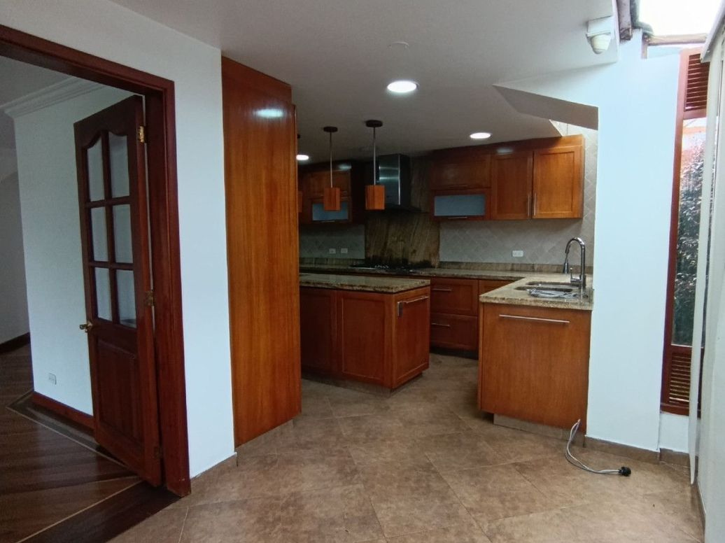 Casa de 4 alcobas en venta en San José De Bavaria, Bogotá, 400 m² · foto 15 de 20