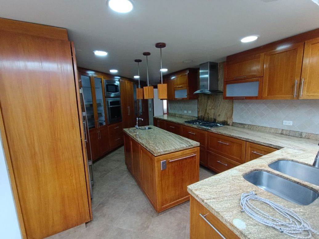Casa de 4 alcobas en venta en San José De Bavaria, Bogotá, 400 m² · foto 13 de 20