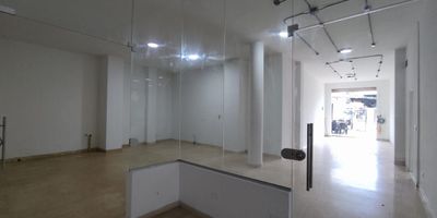 Local en el sector de Guarne en el parque principal, en su frente cuenta zonas de comida, mall comercial, pasaje peatonal, cerca de zonas bancarias y cooperativas. su ubicación es cerca al transporte público. recién remodelado y con amplios espacio para cualquier tipo de actividad.