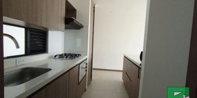 se arrienda espectacular apartaestudio en la loma del escobero, zona residencial en unidad con excelentes zonas comunes, acceso a transporte publico hasta la estación del metro de Envigado, piso 4 con ascensor.

1 habitación
1 baño cabinado
1 baño social
1 vestier
Sala comedor
Cocina integral
Barra América
Red de gas
Zona de ropa
Balcón
Parqueadero cubierto
Cuarto útil
Ascensor
Porteria 24/7
Piscina
Cancha de squash
Jacuzzi Longe
Lovi
Cancha de fútbol
Salón social
Zona mascotas
Shut de basura
Parqueadero visitantes
Gimnasio


Arrendamientos Panorama Belén: 347 12 14/301 544 68 92
Asesora: Luisa Muñoz 31 543 66 06
