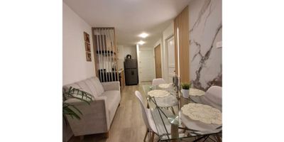 Apartamento 31 m2 ubicado en el barrio Montebello 
A 5 minutos caminando de av 1 de mayo con carrera 7ma 
2 habitaciones 
1 baño 
1 Cuarto de ropas 
Cocina integral 
Puerta reforzada con lámina de hierro y barras internas de hierro con chapas de seguridad para mas protección 
Puertas internas en cedro esmaltado  
Características adicionales
Conjunto cerrado con vigilancia 24 horas 
Sin parqueadero propio 
Estrato 3 
Cinema 
Cancha de fútbol 
Zona BBQ
Zona de fogata 
Salón Comunal 
Piscina para niños 
Salón de juegos 
Parque infantil
Parque para mascotas 
Parqueadero carro y moto con sorteo cada 6 meses 
Valor de administración: 90.000
Valor $195.000.000 negociable 
SIN HIPOTECA

Contáctanos para más información o agendar una visita:
? WhatsApp: 319 2532417
? www.bogotarealestate.com.co
? Síguenos: @bogota.real.estate
