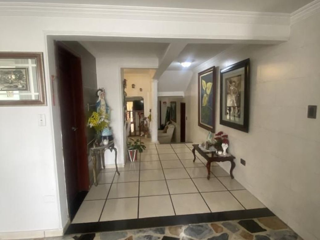 Apartamento de 3 alcobas en venta en Normandía, Bogotá, 252 m² · foto 2 de 11