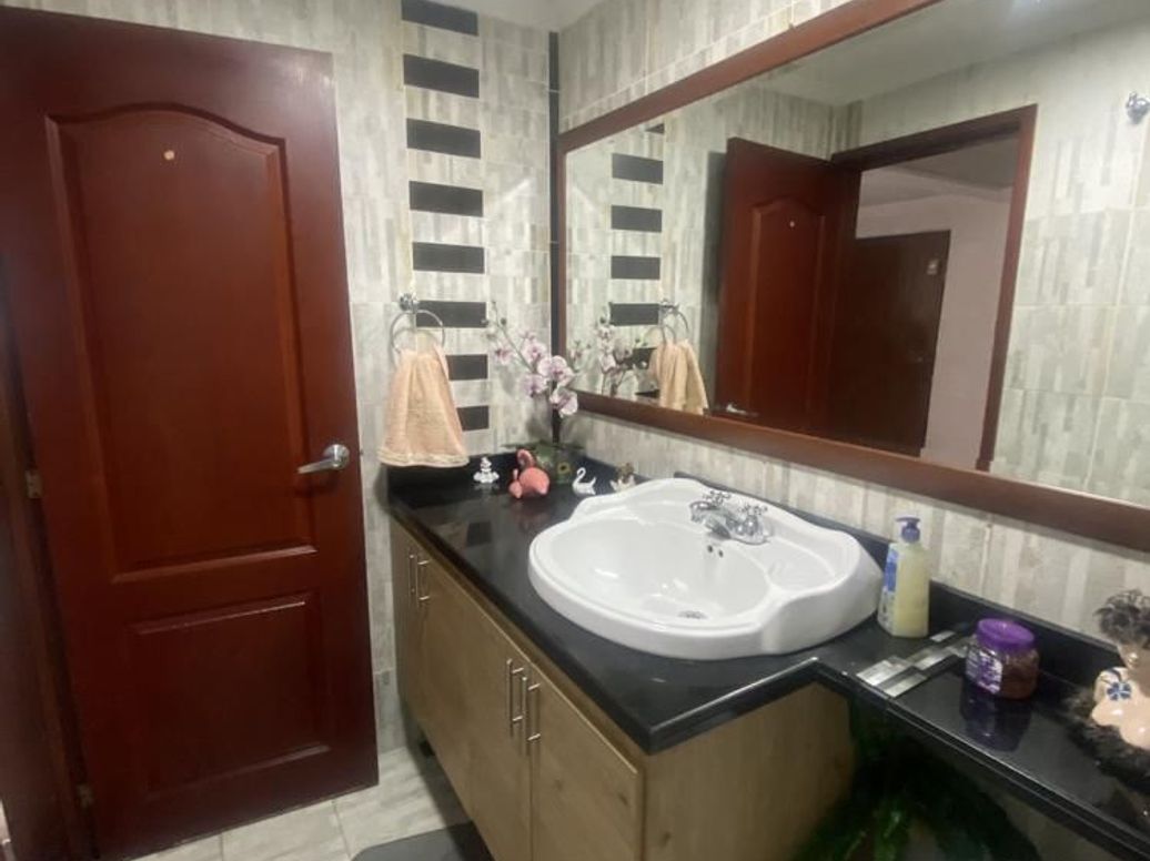 Apartamento de 3 alcobas en venta en Normandía, Bogotá, 252 m² · foto 4 de 11