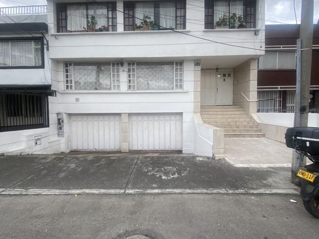 Apartamento de 3 alcobas en venta en Normandía, Bogotá, 252 m² · foto 3 de 11