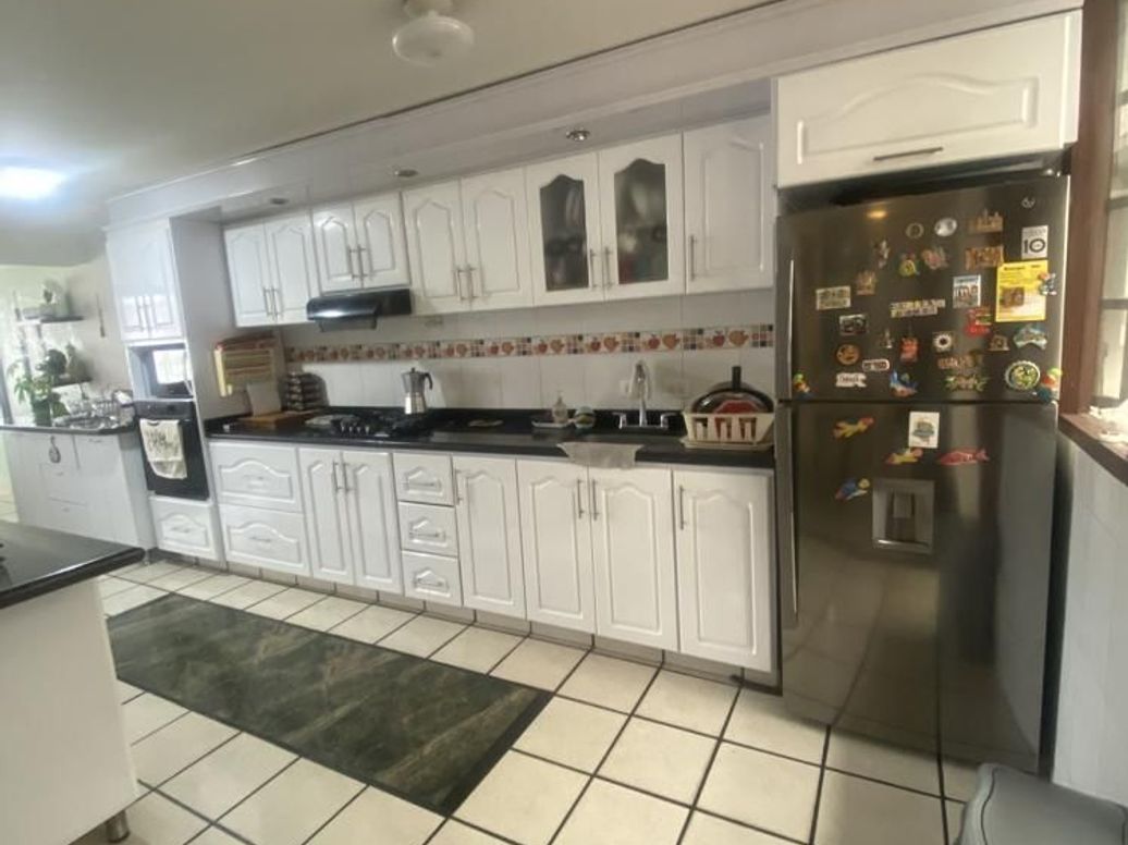 Apartamento de 3 alcobas en venta en Normandía, Bogotá, 252 m² · foto 6 de 11