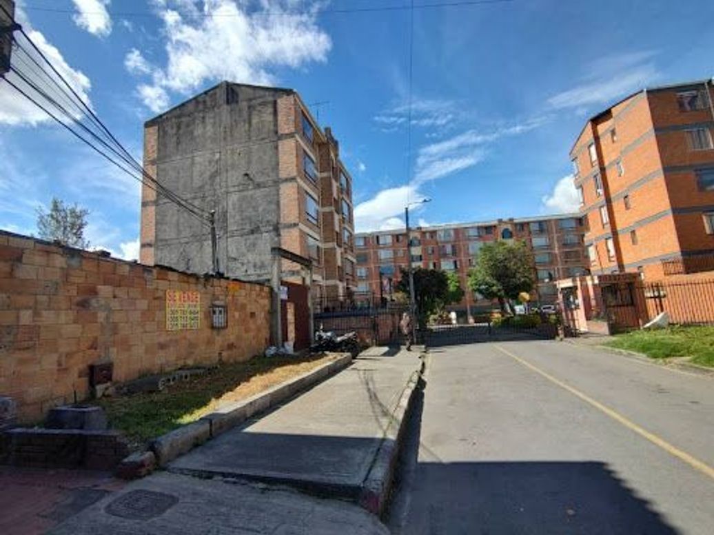 Casa de 1 alcoba en venta en Engativa Centro, Bogotá, 261 m² · foto 3 de 20